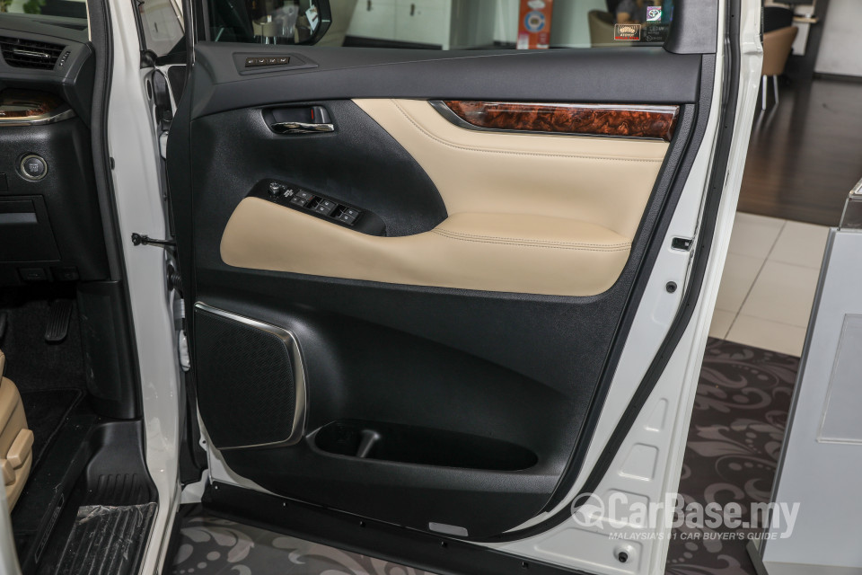Toyota Alphard AH30 Facelift (2018) Interior