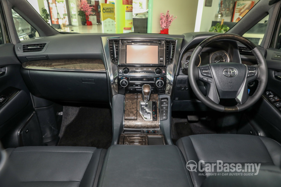 Toyota Alphard AH30 Facelift (2018) Interior
