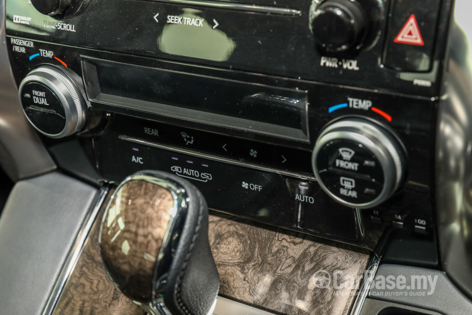 Toyota Alphard AH30 Facelift (2018) Interior