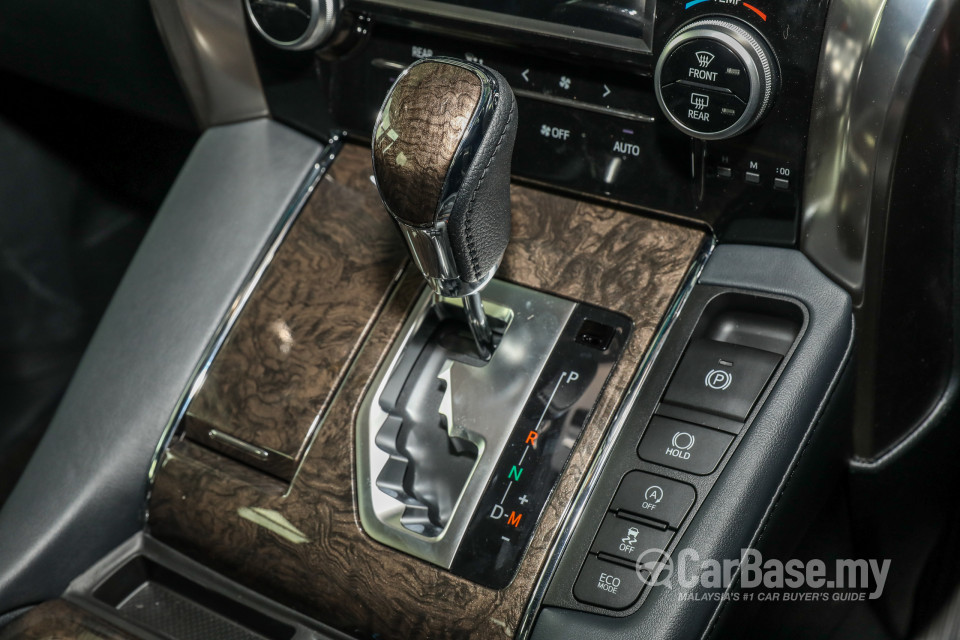 Toyota Alphard AH30 Facelift (2018) Interior