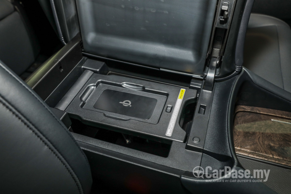 Toyota Alphard AH30 Facelift (2018) Interior