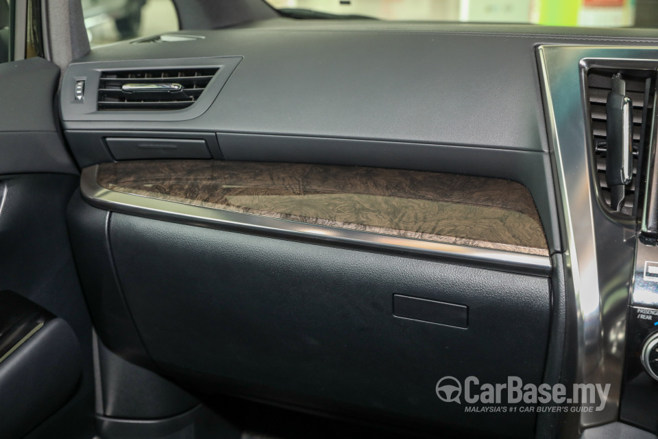 Toyota Alphard AH30 Facelift (2018) Interior