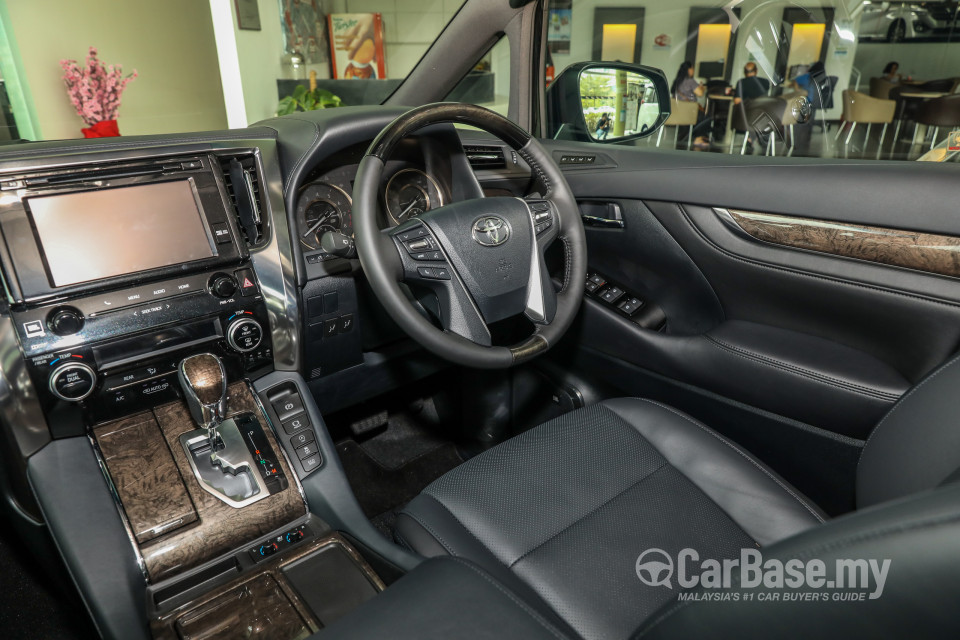 Toyota Alphard AH30 Facelift (2018) Interior