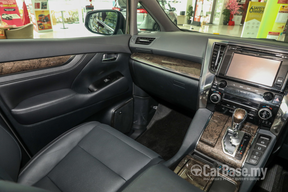 Toyota Alphard AH30 Facelift (2018) Interior