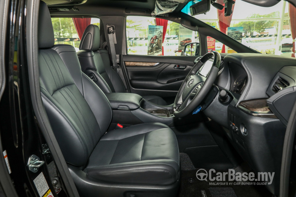 Toyota Alphard AH30 Facelift (2018) Interior