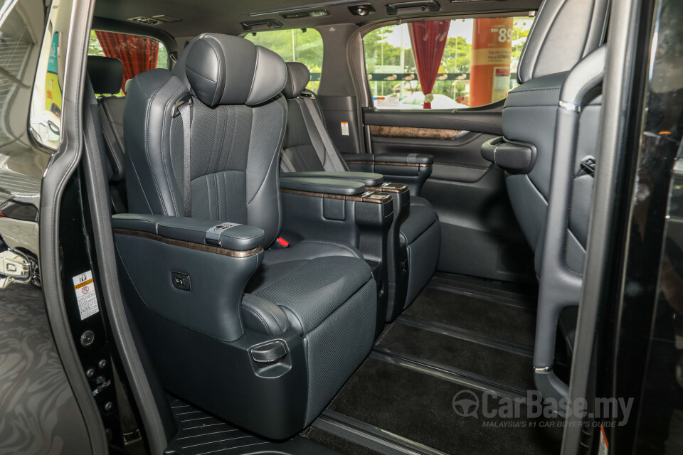 Perodua Aruz D38L (2019) Interior