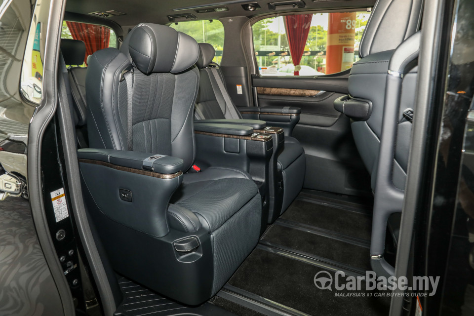 Toyota Alphard AH30 Facelift (2018) Interior