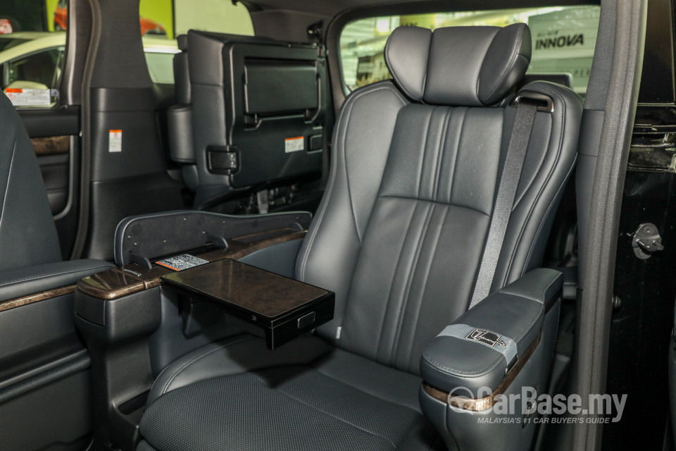 Toyota Alphard AH30 Facelift (2018) Interior