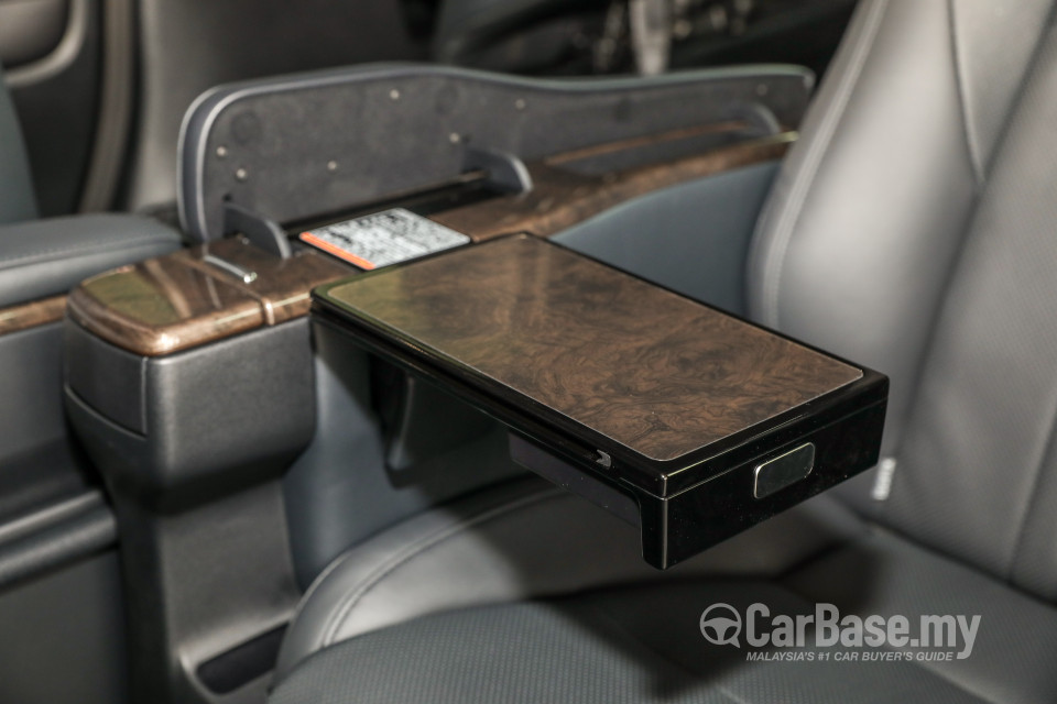Toyota Alphard AH30 Facelift (2018) Interior