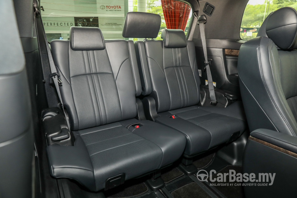 Toyota Alphard AH30 Facelift (2018) Interior