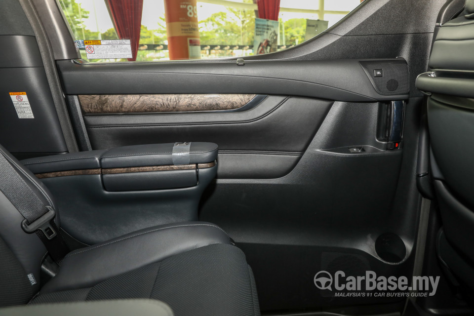 Toyota Alphard AH30 Facelift (2018) Interior