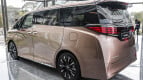 Toyota Alphard Exterior photo