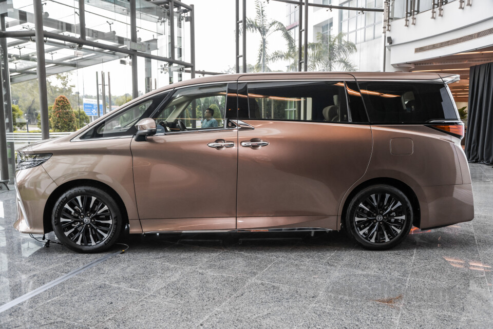 Toyota Alphard AH40 (2023) Exterior