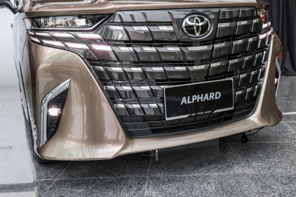 Toyota Alphard AH40 (2023) Exterior