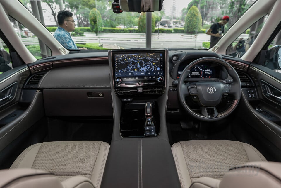 Toyota Alphard AH40 (2023) Interior