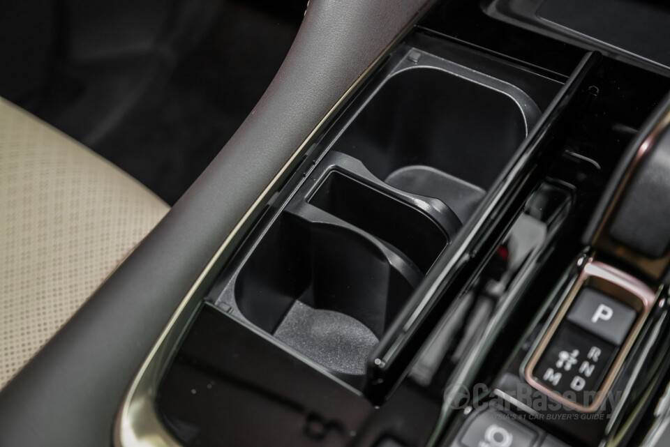 Toyota Alphard AH40 (2023) Interior