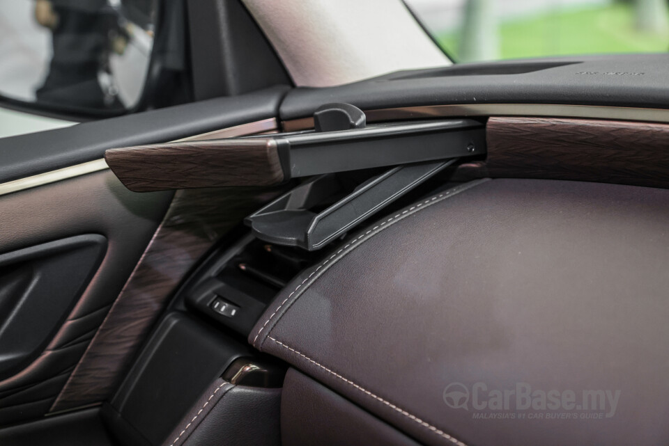 Toyota Alphard AH40 (2023) Interior