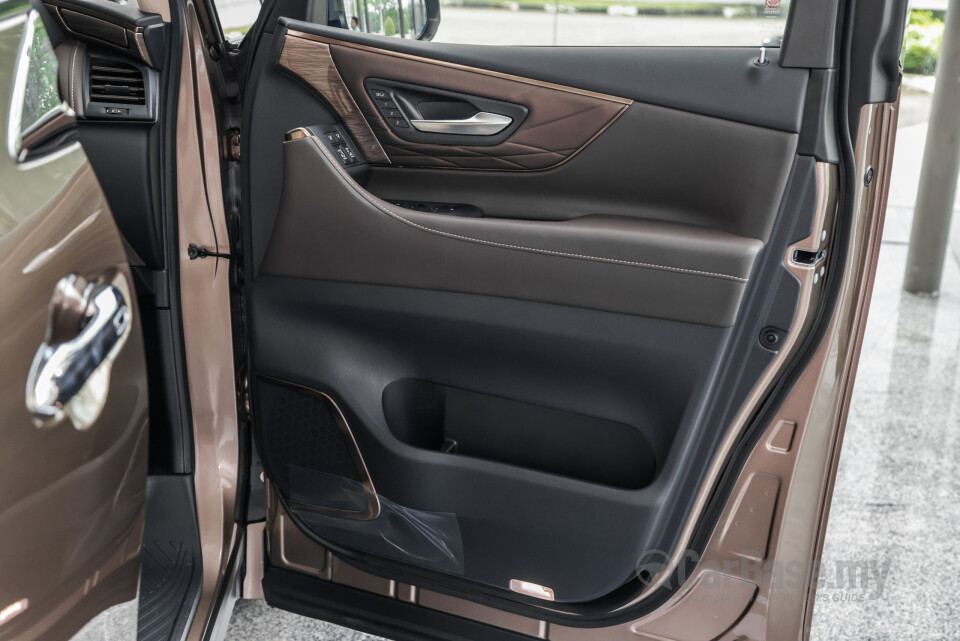 Toyota Alphard AH40 (2023) Interior