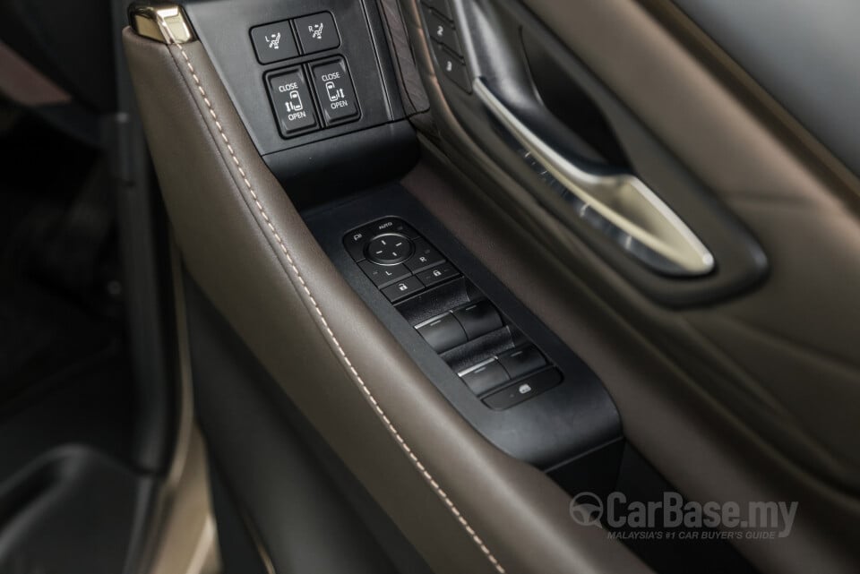 Toyota Alphard AH40 (2023) Interior