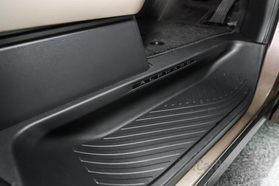 Toyota Alphard AH40 (2023) Interior