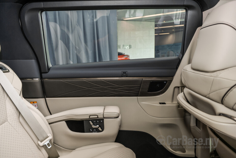 Toyota Alphard AH40 (2023) Interior