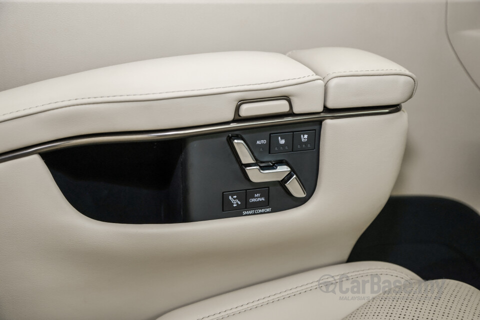 Toyota Alphard AH40 (2023) Interior