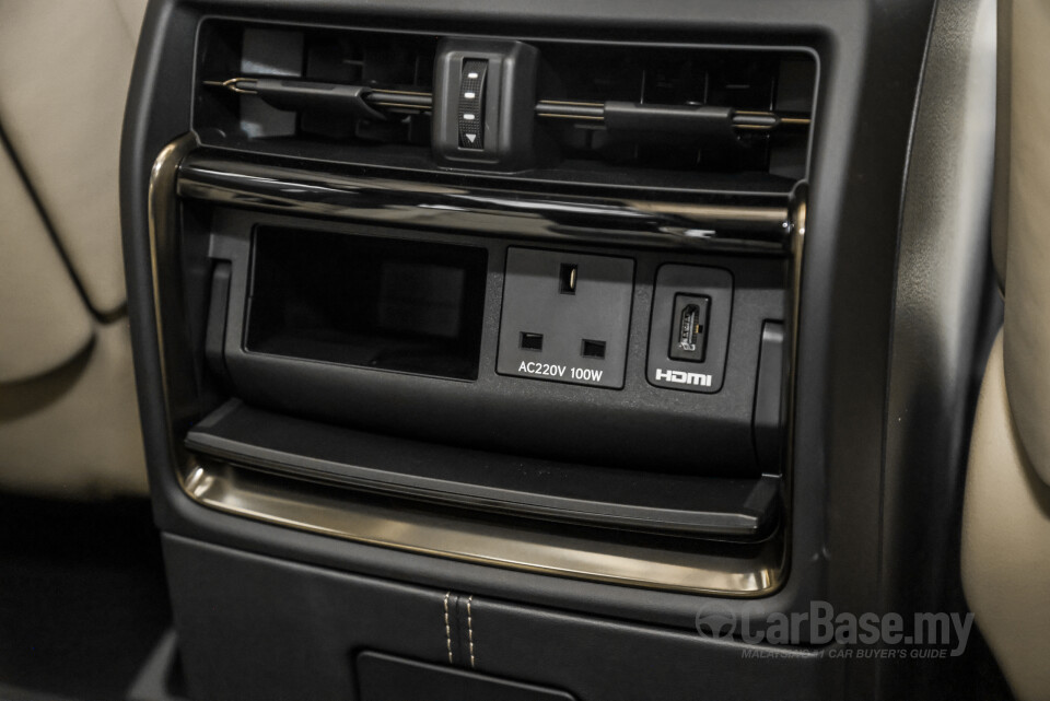 Toyota Alphard AH40 (2023) Interior
