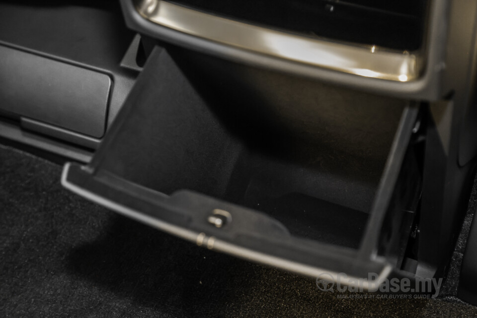 Toyota Alphard AH40 (2023) Interior