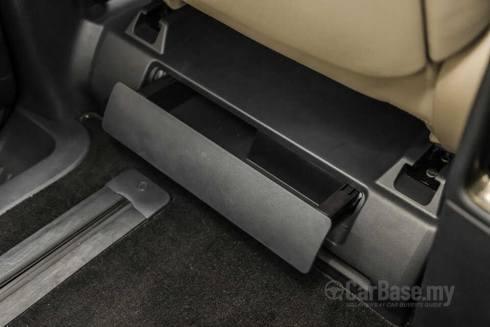 Toyota Alphard AH40 (2023) Interior