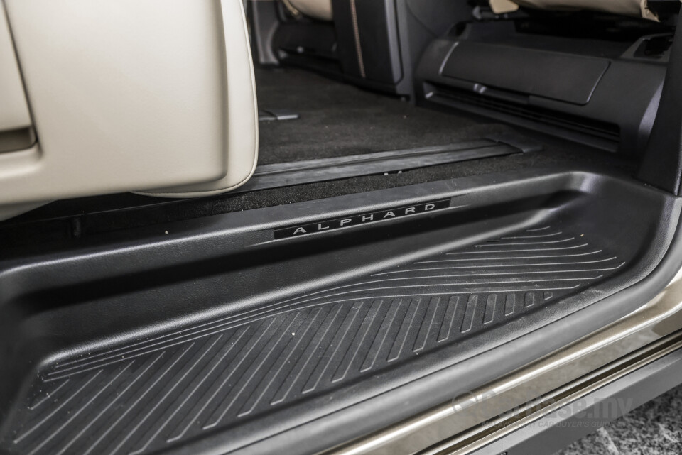 Toyota Alphard AH40 (2023) Interior