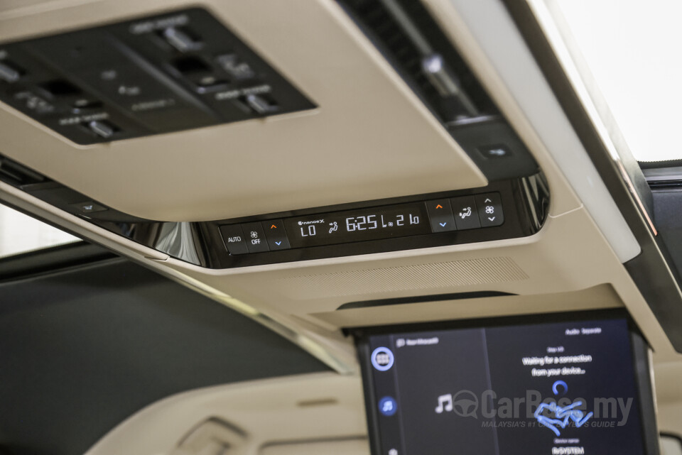 Toyota Alphard AH40 (2023) Interior
