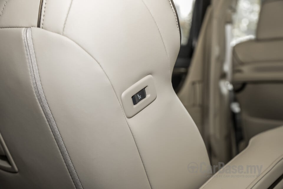 Toyota Alphard AH40 (2023) Interior