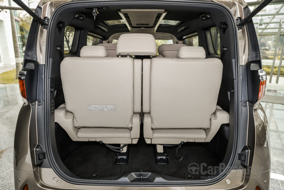 Toyota Alphard AH40 (2023) Interior