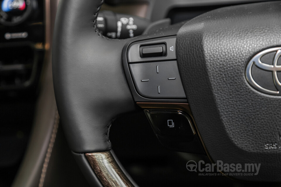Toyota Alphard AH40 (2023) Interior