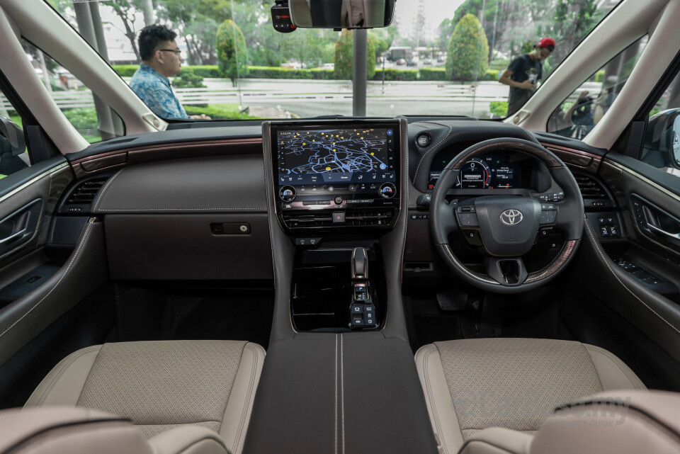 Toyota Alphard AH40 (2023) Interior