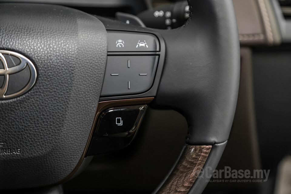 Toyota Alphard AH40 (2023) Interior