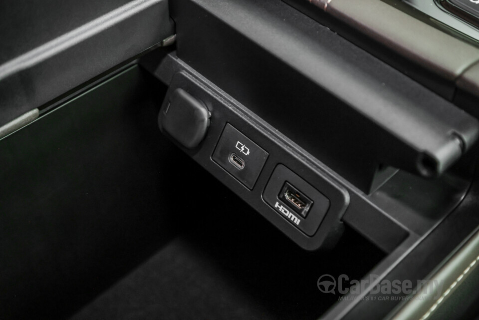 Toyota Alphard AH40 (2023) Interior