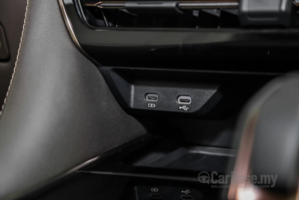 Toyota Alphard AH40 (2023) Interior
