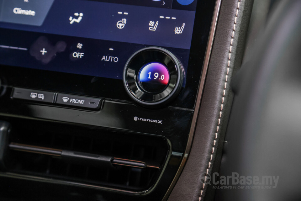 Toyota Alphard AH40 (2023) Interior