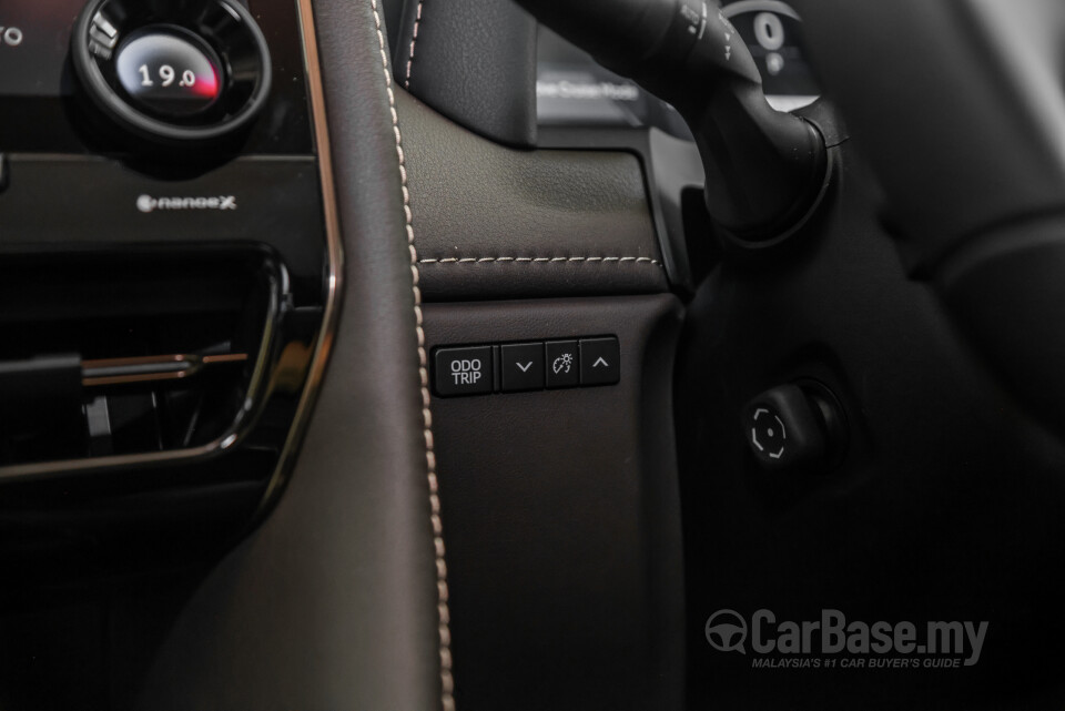 Toyota Alphard AH40 (2023) Interior