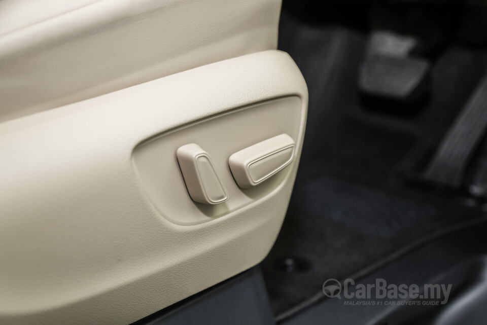 Toyota Alphard AH40 (2023) Interior