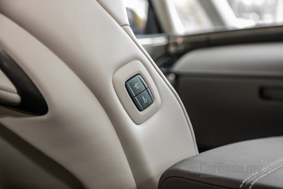 Toyota Alphard AH40 (2023) Interior