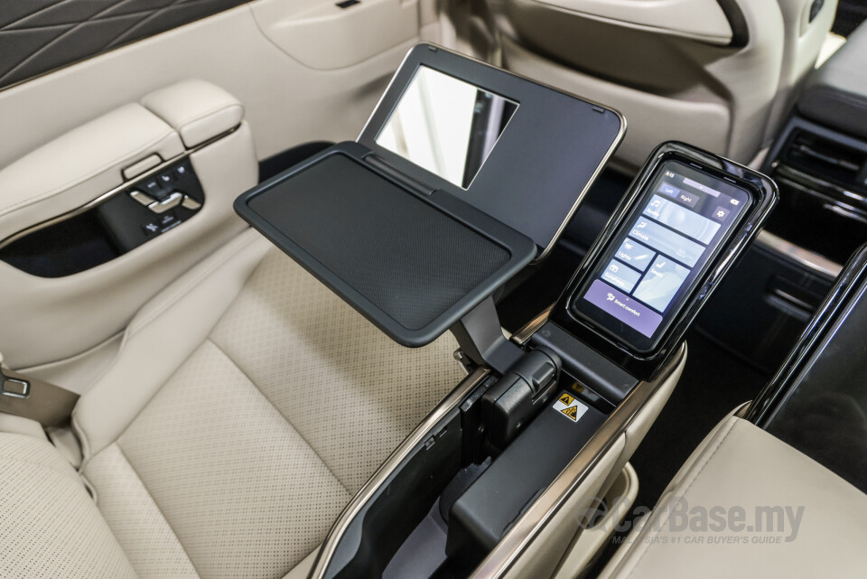 Toyota Alphard AH40 (2023) Interior