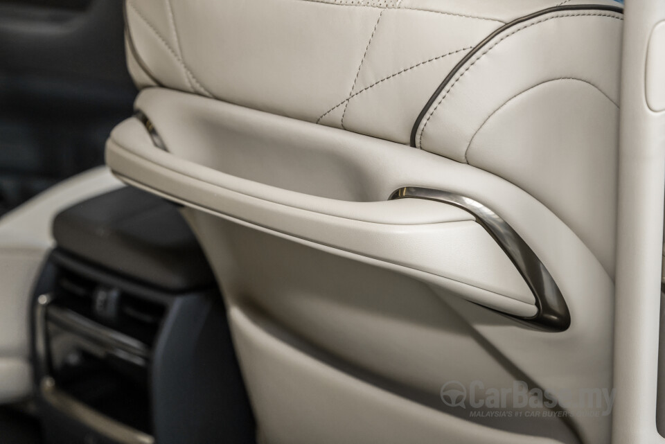 Toyota Alphard AH40 (2023) Interior