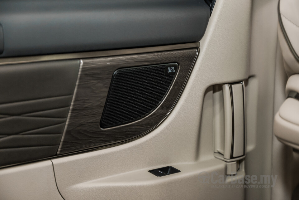 Toyota Alphard AH40 (2023) Interior