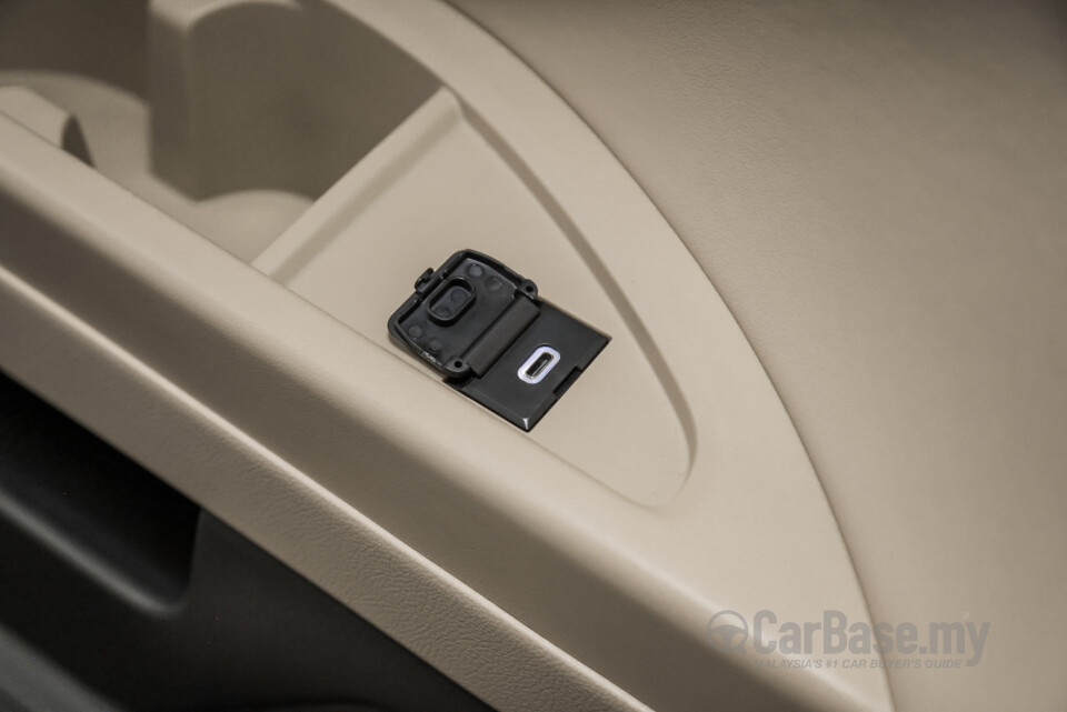 Toyota Alphard AH40 (2023) Interior