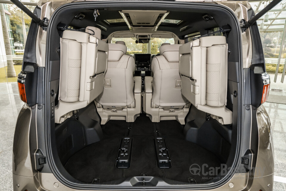 Toyota Alphard AH40 (2023) Interior
