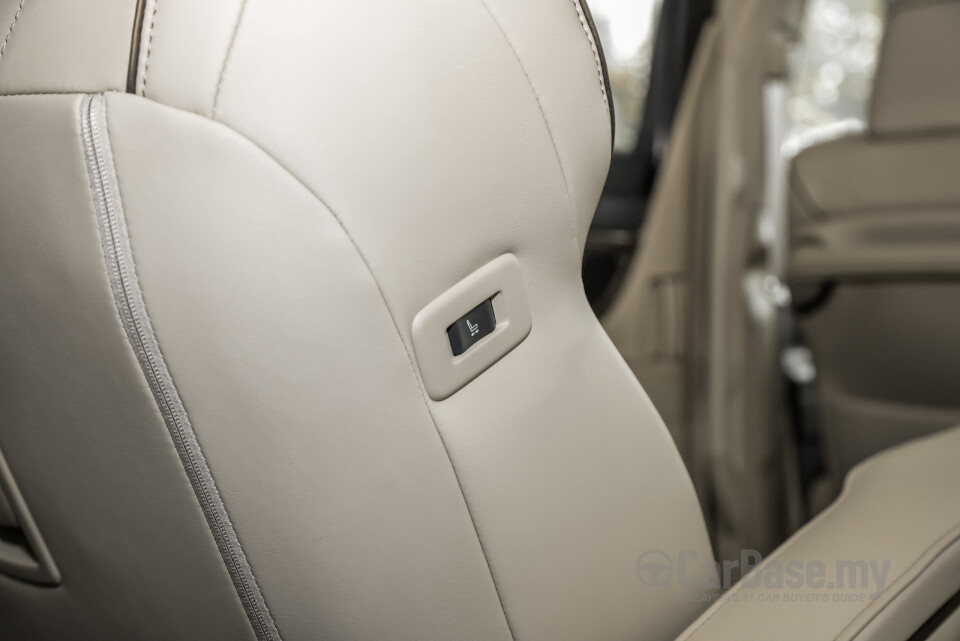 Toyota Alphard AH40 (2023) Interior