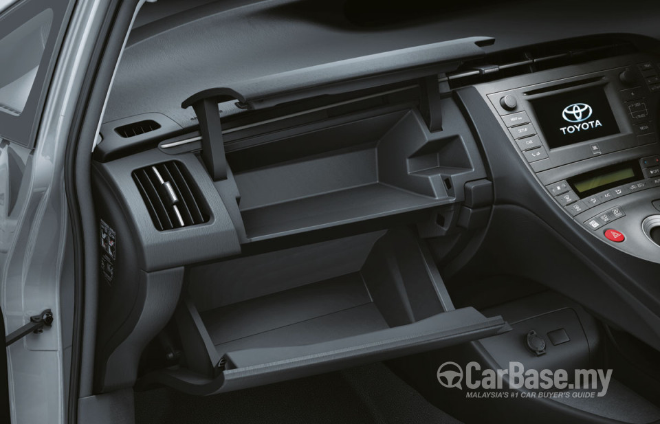 Toyota Prius XW30 Facelift (2012) Interior