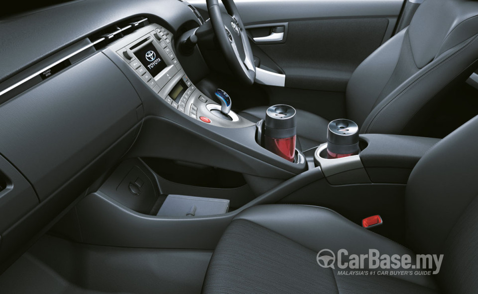 Toyota Prius XW30 Facelift (2012) Interior